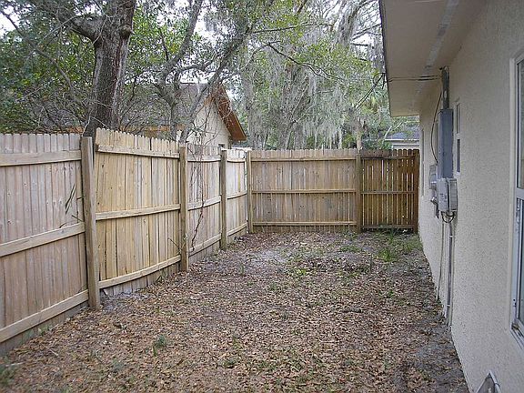4th image of 640 Pine St