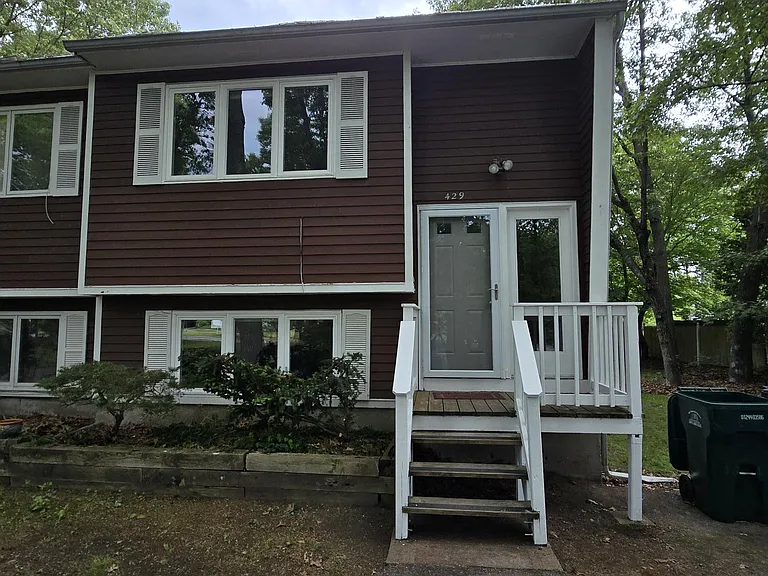 429 Boston Neck Rd #429 — Photo 1