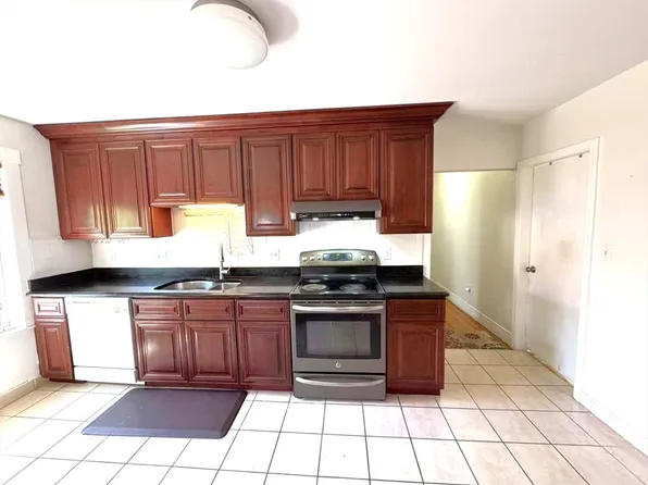 13 Beacon St, Quincy, MA 02169