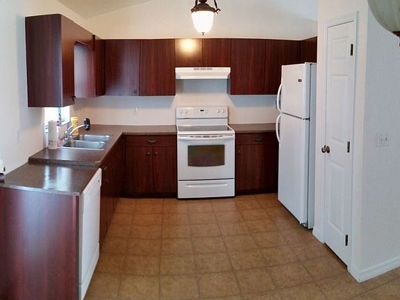 4th image of 36 Almond Dr