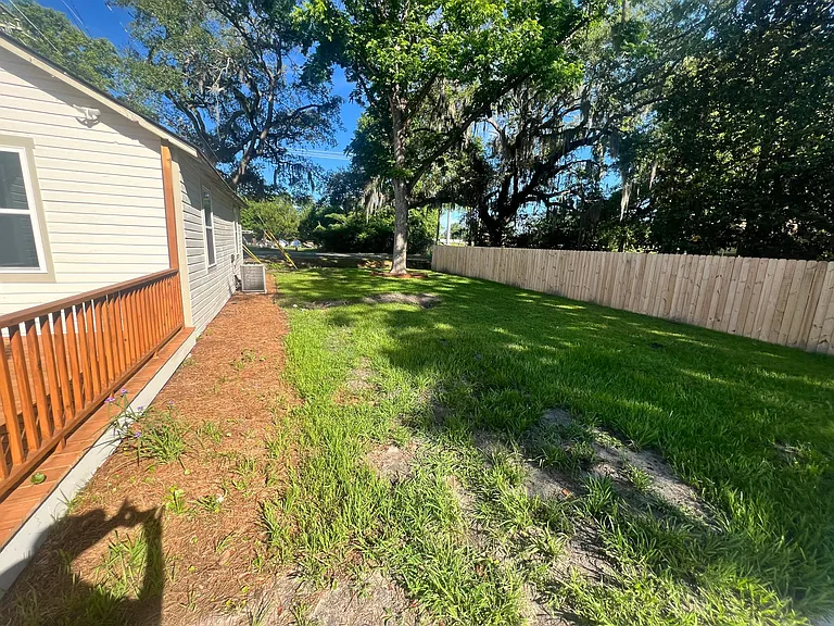 4020 Acl Blvd — Photo 3