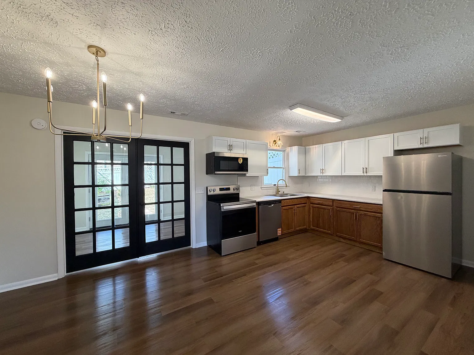 2 bed, 1.5 bath, 1150 sqft, $1,550 — Photo 3