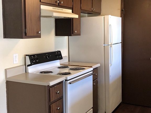 4th image of 4504 Hunt Cir APT C