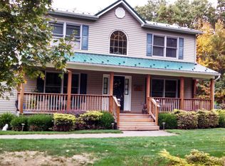 102 Fawn Ln, Dingmans Ferry, PA 18328