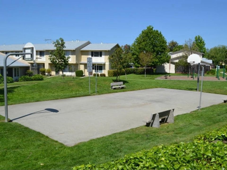1st image of 1805 Queen Victoria Way