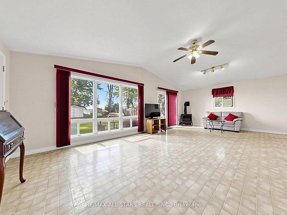 5th image of 62 Irving Dr