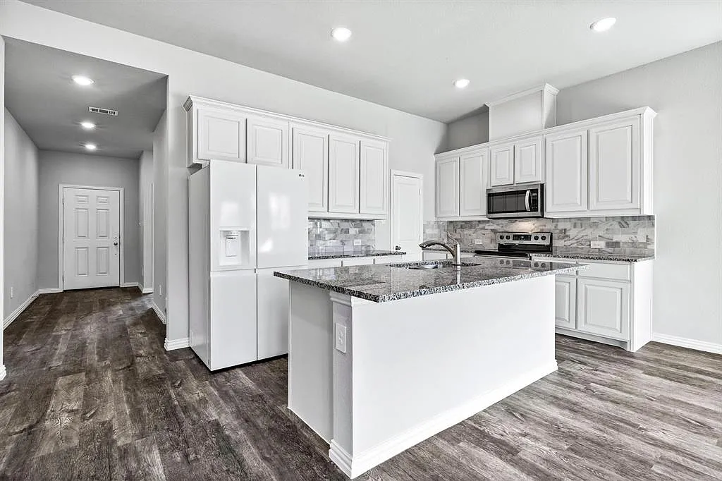 5 bed, 2494 sqft, $2,850 — Photo 4