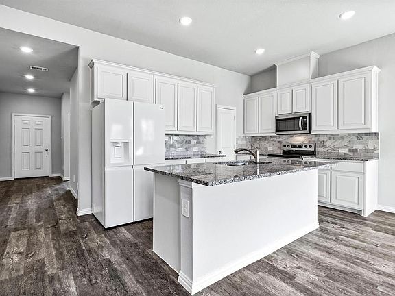 4th image of 3917 Madison Ln