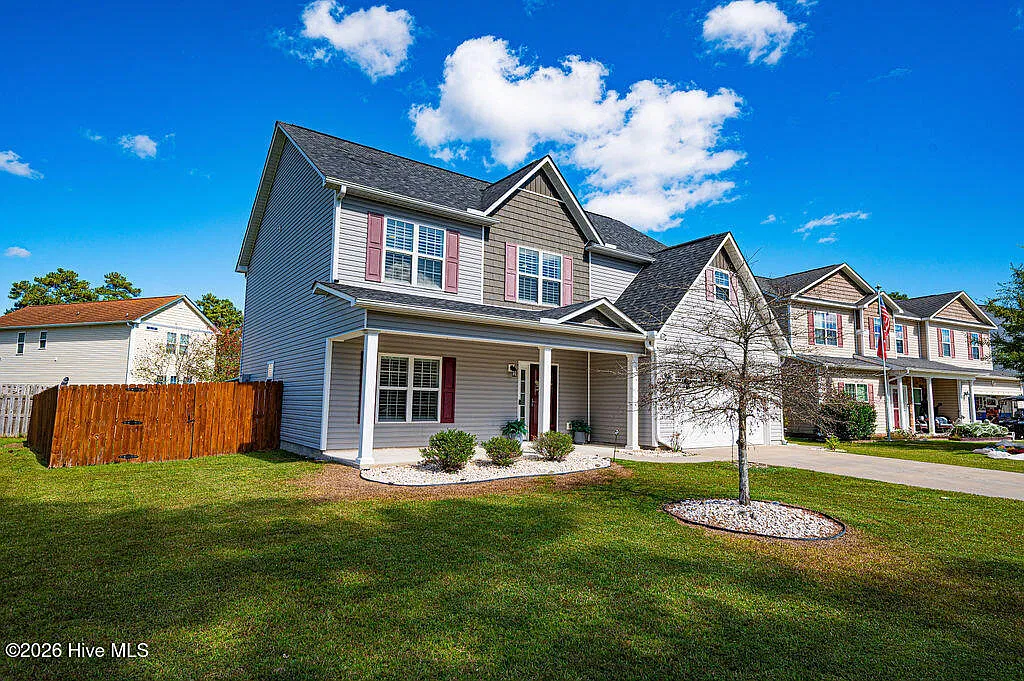 3 bed, 2.0 bath, 2705 sqft, $2,500 — Photo 3
