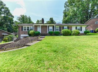 2820 Foxwood Ln, Winston Salem, NC 27103