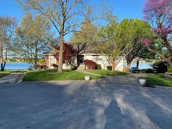 4397 SW Breezy Point Ln, Lees Summit, MO 64082