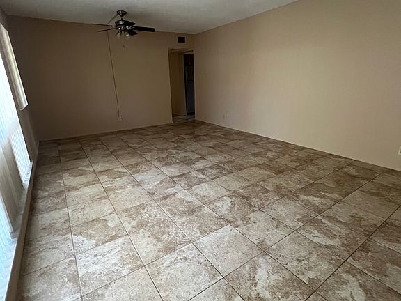 3rd image of 2738 NE 30th Pl APT 11