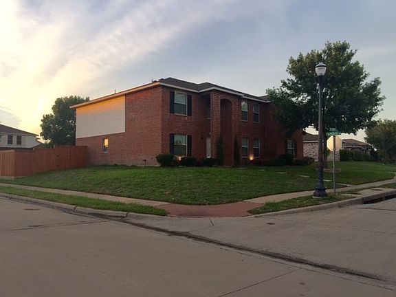2nd image of 1602 Deerwood Dr