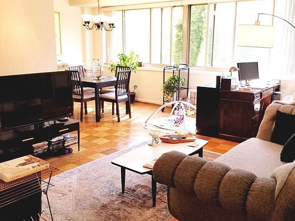 3rd image of 4410 Oglethorpe St APT 217