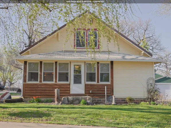 172 Iowa St, Arnolds Park, IA 51331