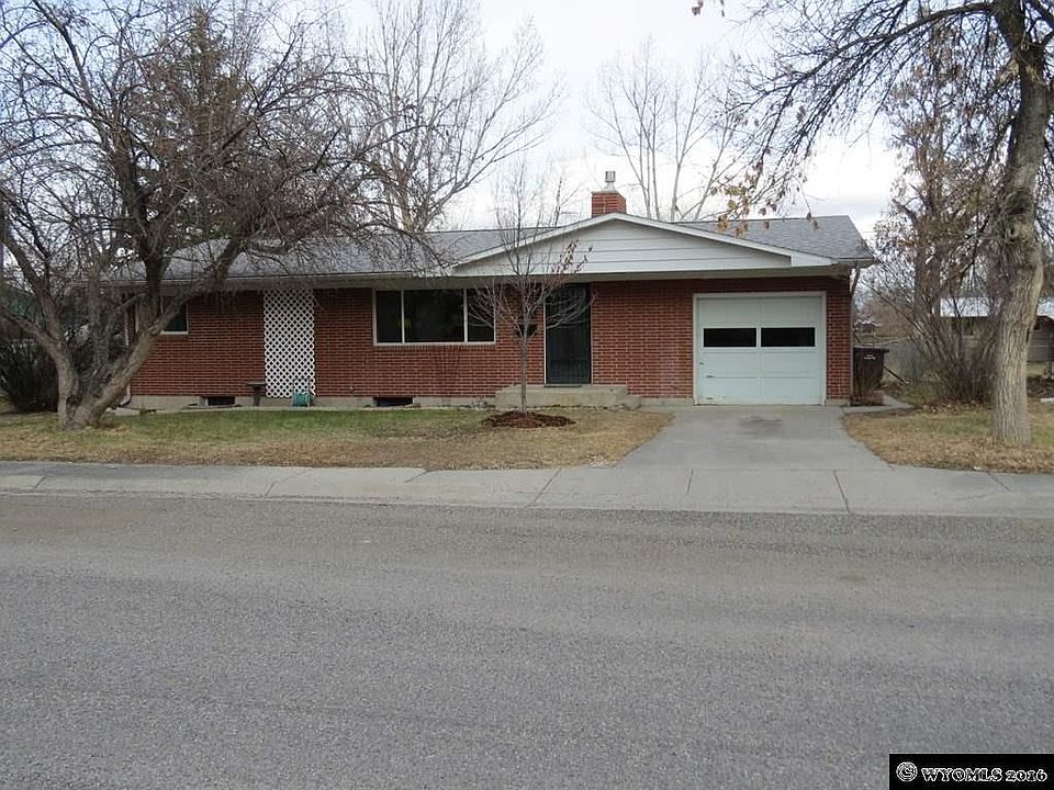 1st image of 915 Big Horn Dr
