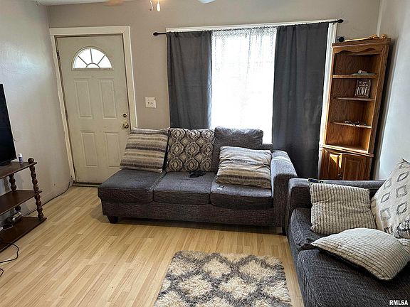 3rd image of 1042 S Tonti Cir