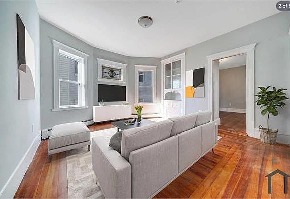 2nd image of 76 Ridgewood St Floor 1