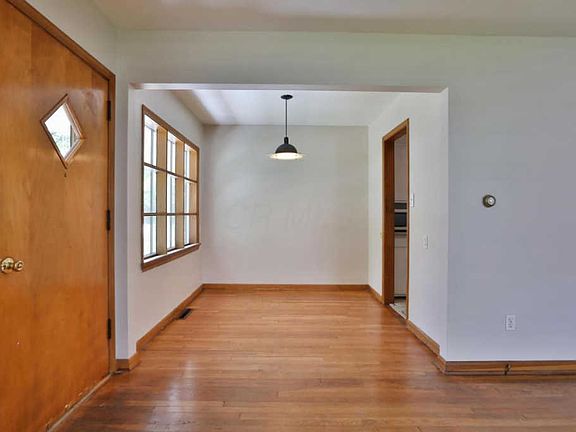 5th image of 126 Sharon Springs Dr