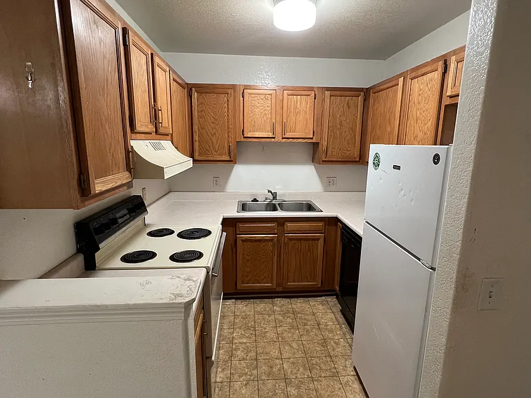 147 E 7th Ave #6 — Photo 4