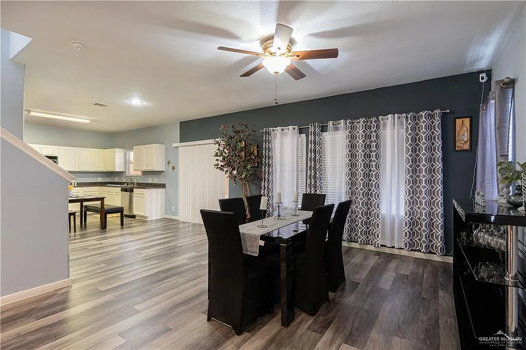 3 bed, 2.5 bath, 2182 sqft, $2,250 — Photo 2