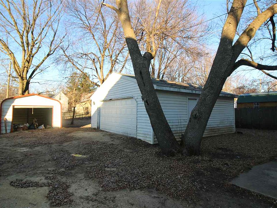 2nd image of 142 3rd Ave NW