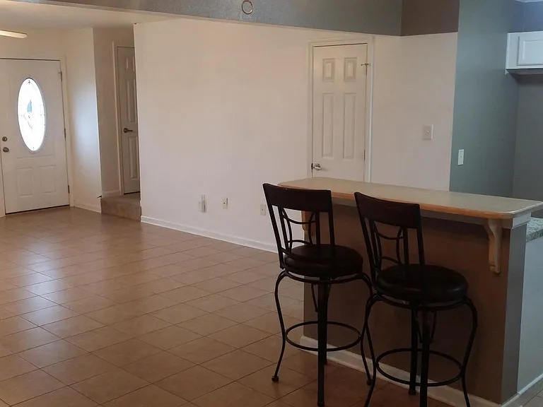 23616 Wellington Ave — Photo 6