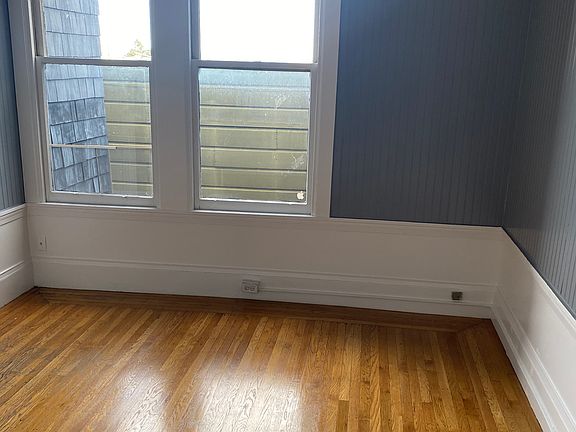 3rd image of 107 Collingwood St #11
