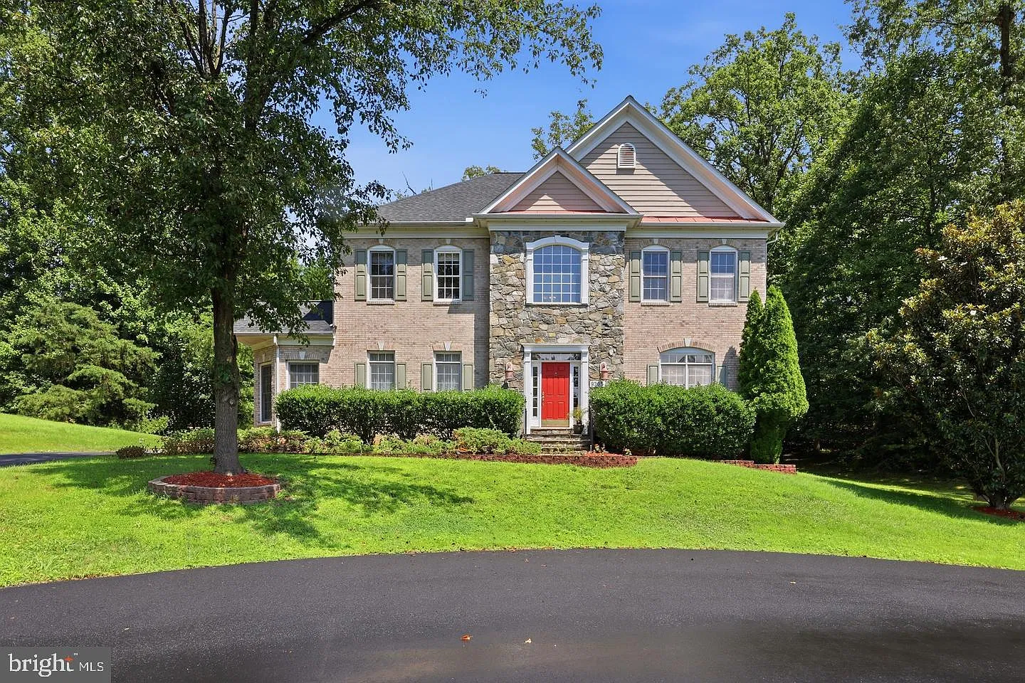 5 bed, 7.0 bath, 6777 sqft, $5,900 — Photo 1