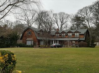 385 Barrett Rd, Lawrence, NY 11559