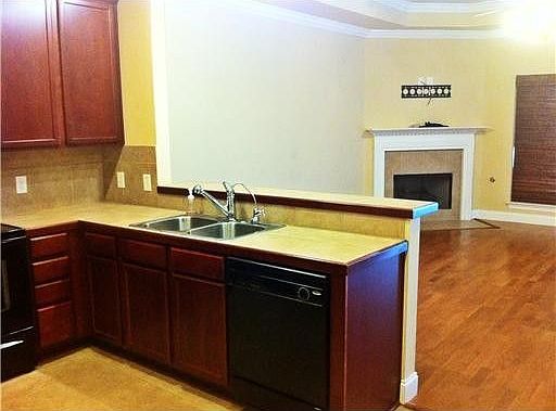 4th image of 42079A Gardens Blvd