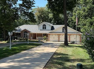 2805 Bear Creek Dr, Vandalia, IL 62471