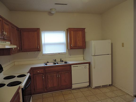 4th image of 710 Wilkes Dr #C