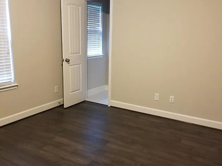 5326 Larkin St — Photo 20