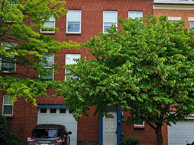 1611 E Fairmount Ave — Photo 1