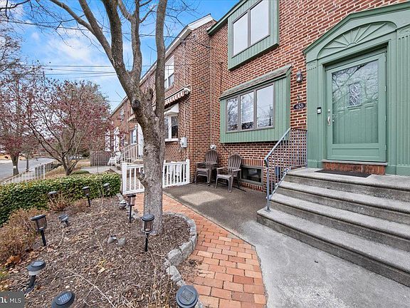 3rd image of 455 Conger Ave