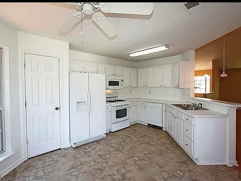 2174 Dresden Grn NW — Photo 6
