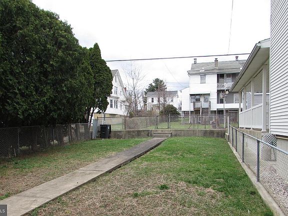 3rd image of 437 E Melrose St