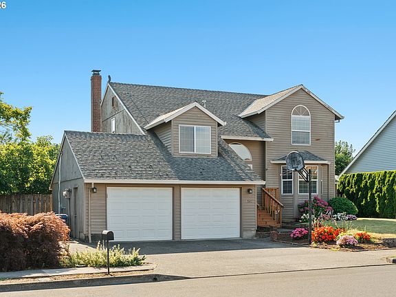 2nd image of 2547 NE Beech Ave
