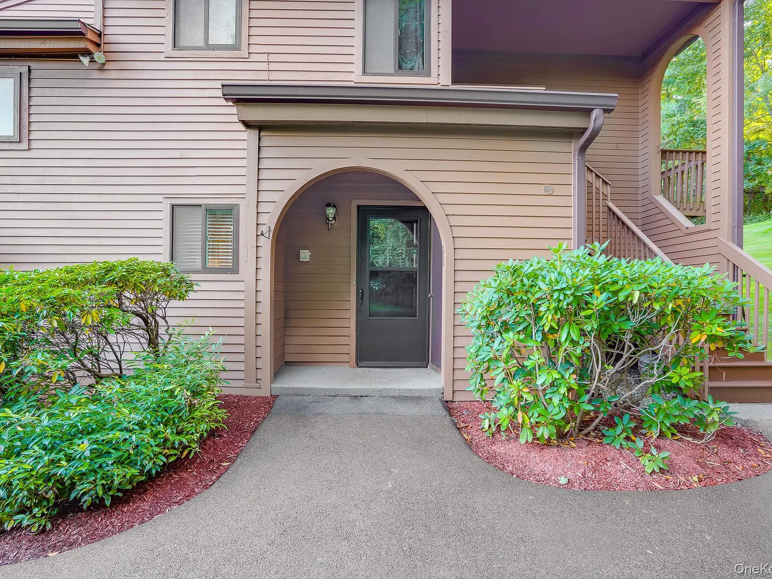 2 bed, 2.0 bath, 1100 sqft, $3,500 — Photo 2
