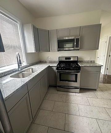 3rd image of 7847 S Saint Lawrence Ave #2