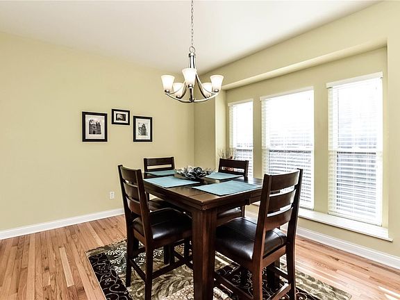 4th image of 3810 Linden Tree Ln