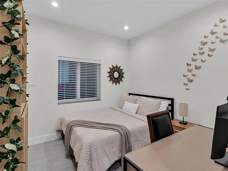 1786 SW 9th St #1 — Photo 13