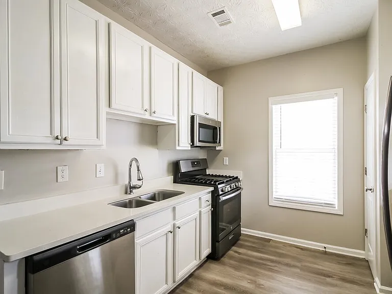 7567 Winderemere Park — Photo 8