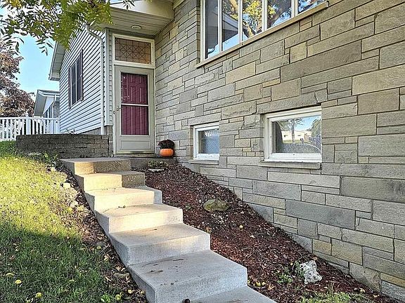 4th image of 2427 W 45th St
