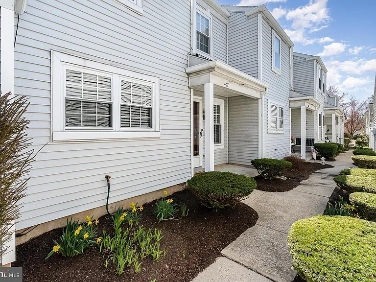 407 Cambridge Ct — Photo 23