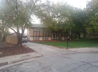 927 SW Meadow Ln, Topeka, KS 66606