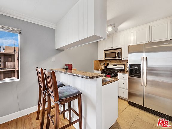 5th image of 7045 Woodley Ave 127 #127