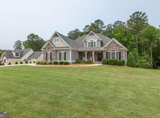 319 Beaconsfield Dr, Sharpsburg, GA 30277
