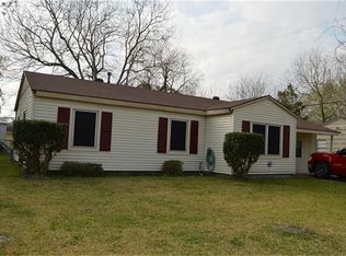 109 Meadowlake Ln, Highlands, TX 77562